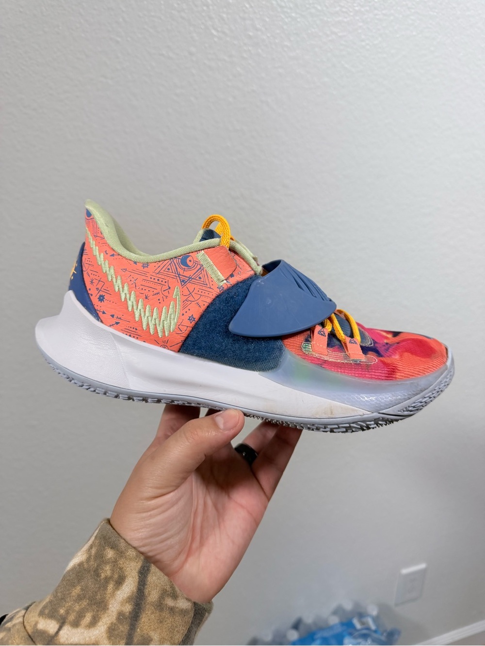 Nike Kyrie 3 low atomic pink